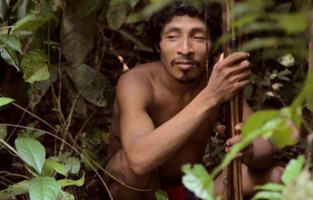 Ordenan enterrar al último indígena Tanaru de Brasil, quien vivía aislado desde hace 26 años
