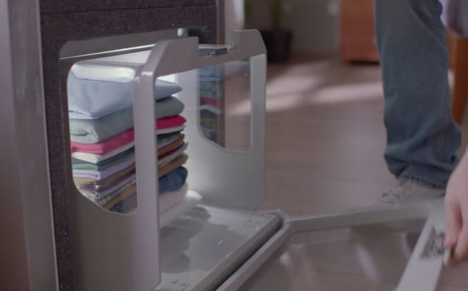 CHEQUEA EL VIDEO. Esta máquina plancha, dobla y perfuma la ropa en segundos