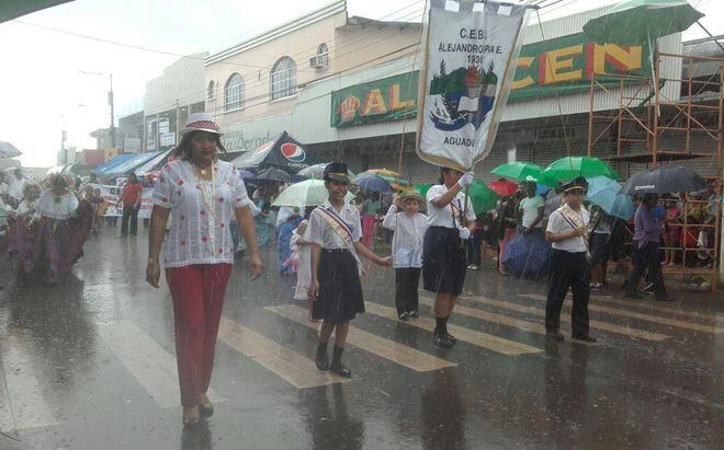 Aguadulce celebra su aniversario con desfile cívico 