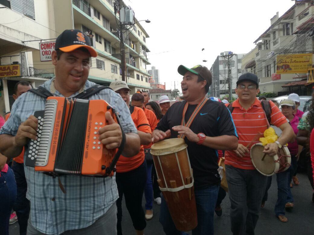 LO ÚLTIMO: Docentes marchan al Palacio de Las Garzas 