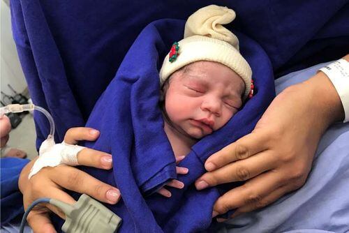 Nació el primer bebé concebido gracias a un útero trasplantado de donante 