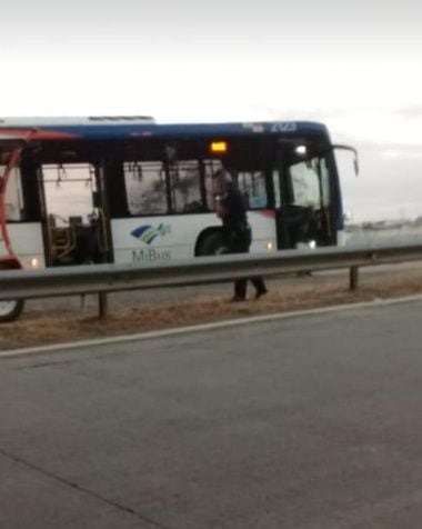 Como prevención, Mi Bus desinfecta bus luego de que usuario se desmayara por problemas de salud