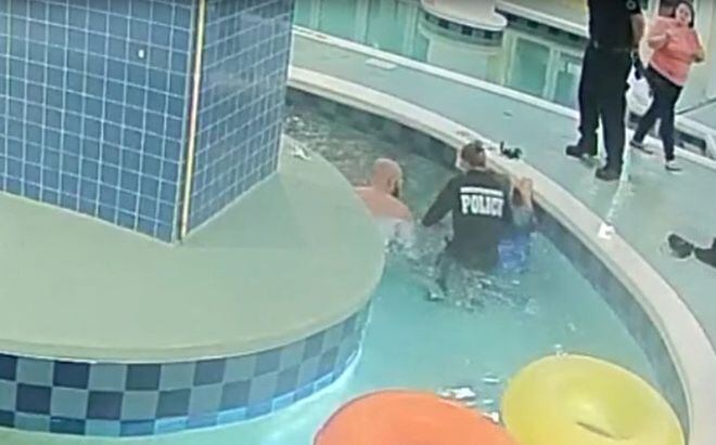 VIDEO SENSIBLE. Un niño es succionado por una tubería en una piscina de hotel