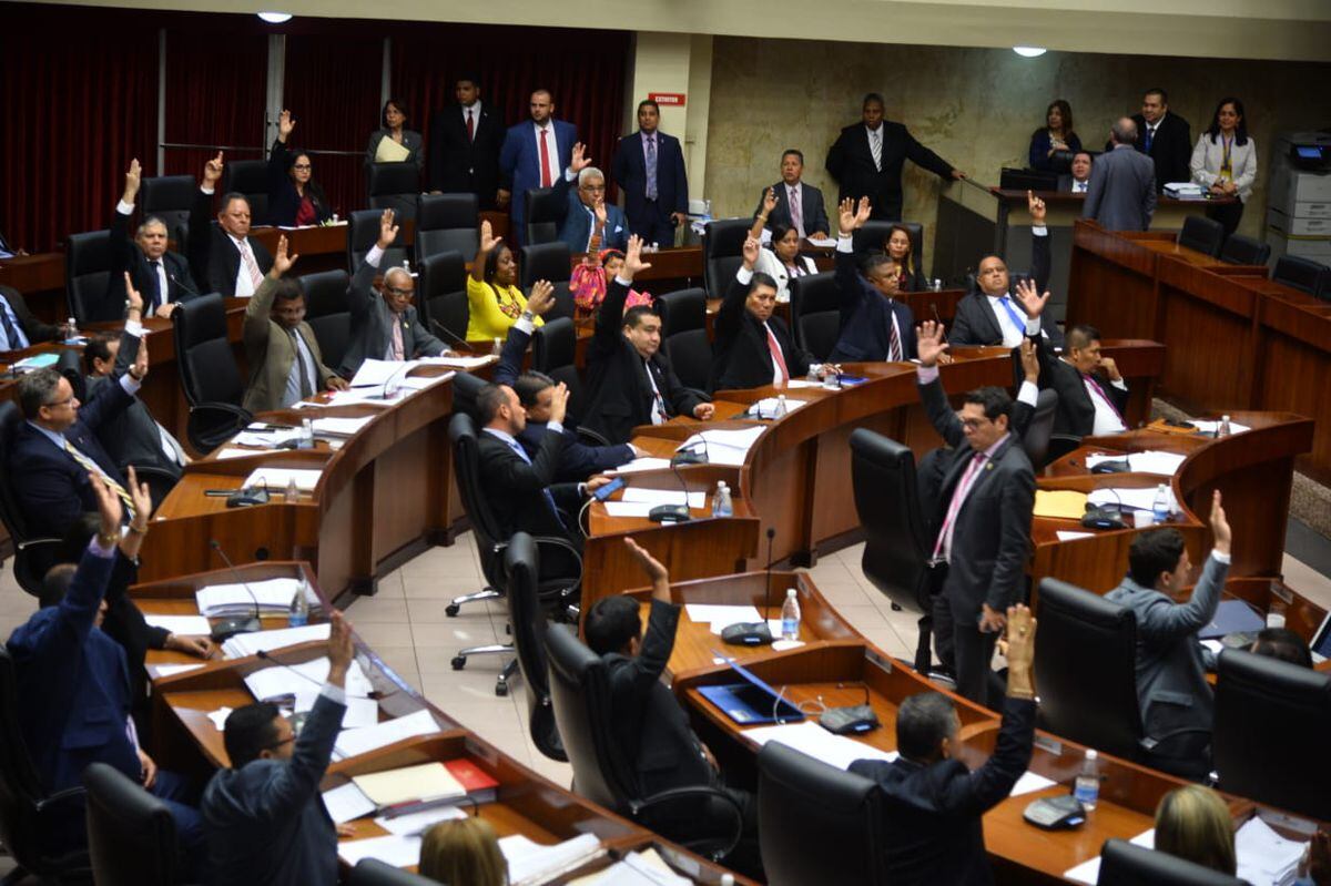 Ex Defensor demanda resolución de la Asamblea Nacional que lo separa del cargo 