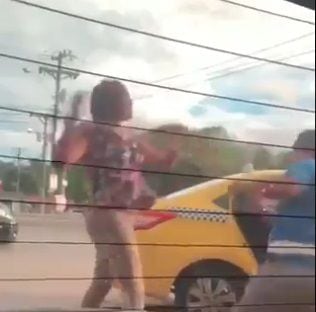 Mujer agredida a puño cerrado por un taxista da su versión.  Él también. Video viral