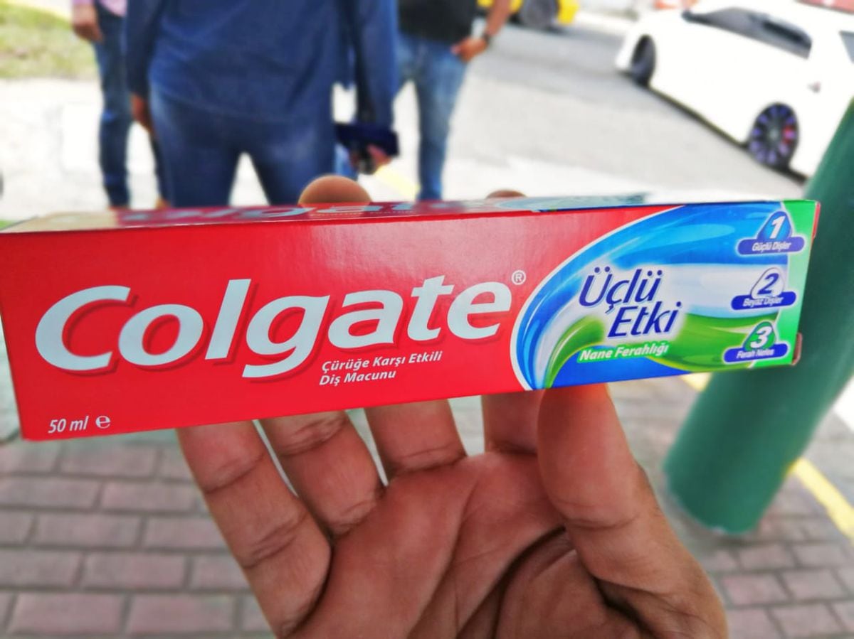 Sigue la vendedera de pastas de dientes con sustancia tóxica. Descubren más en Metromall