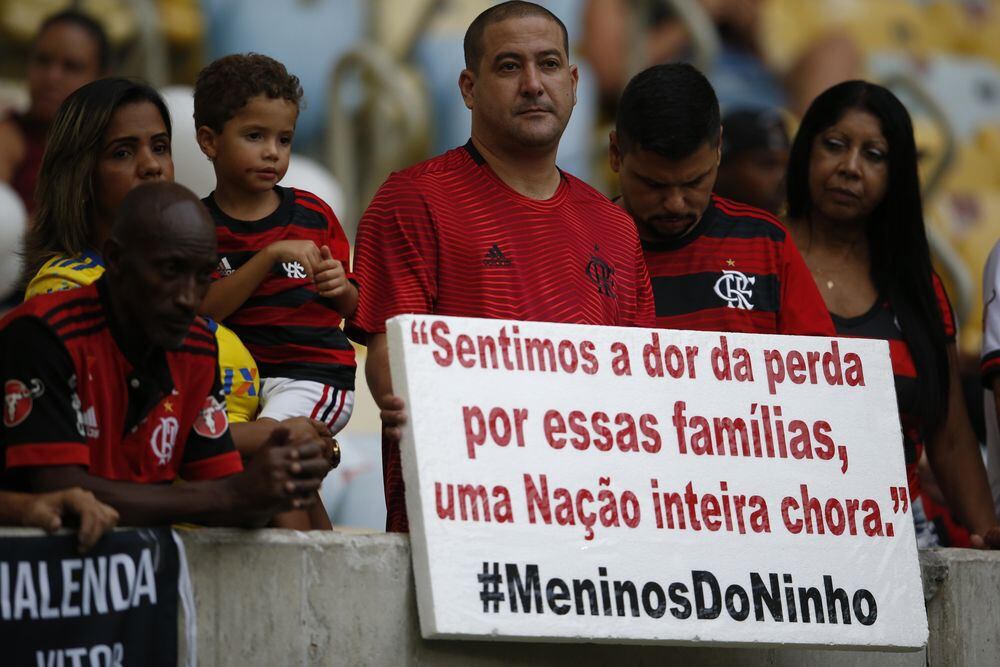 Por fuego mortal, cierran complejos de fútbol en Brasil