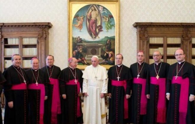 Papa Francisco acepta la renuncia de 2 obispos chilenos por escándalos sexuales