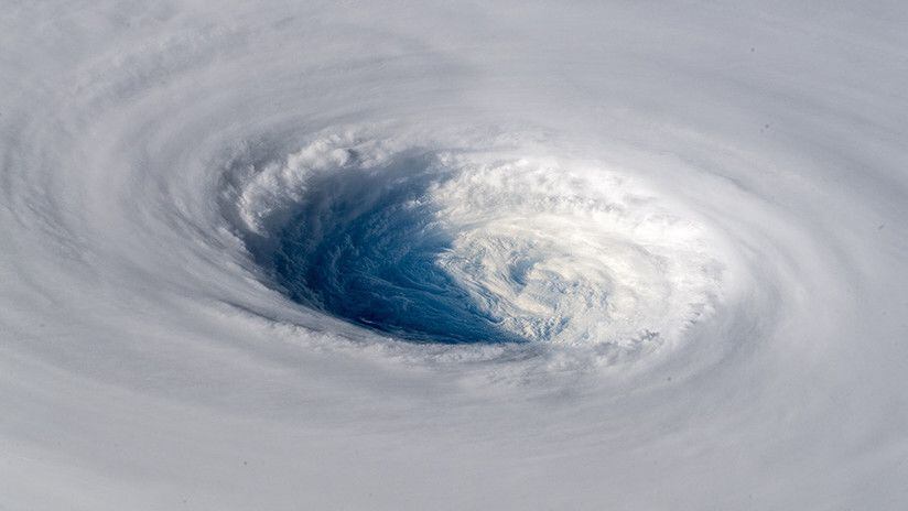 Astronauta publica impactantes imágenes del tifón Trami desde el espacio