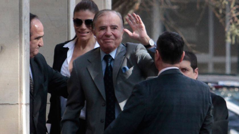 Absuelven al expresidente argentino Carlos Menem por contrabando de armas