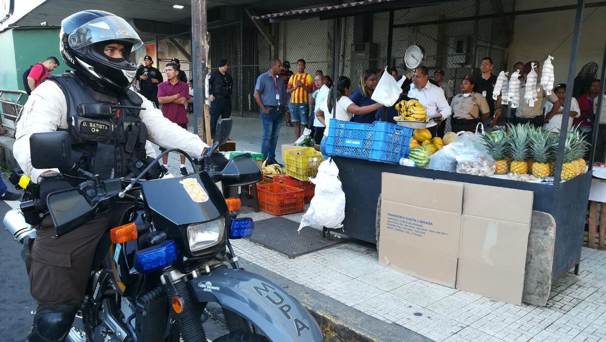 Desorden En La Buhonería Autoridades Intentan Ordenar Calidonia Y La 5