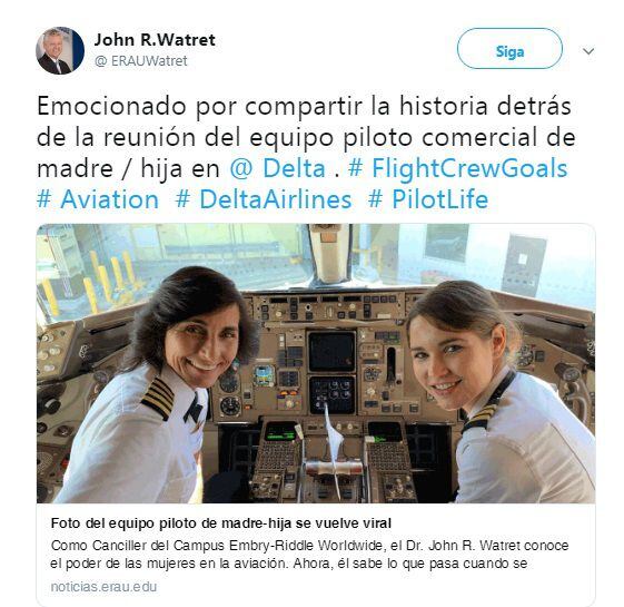 Foto de madre e hija piloteando avión se hace viral