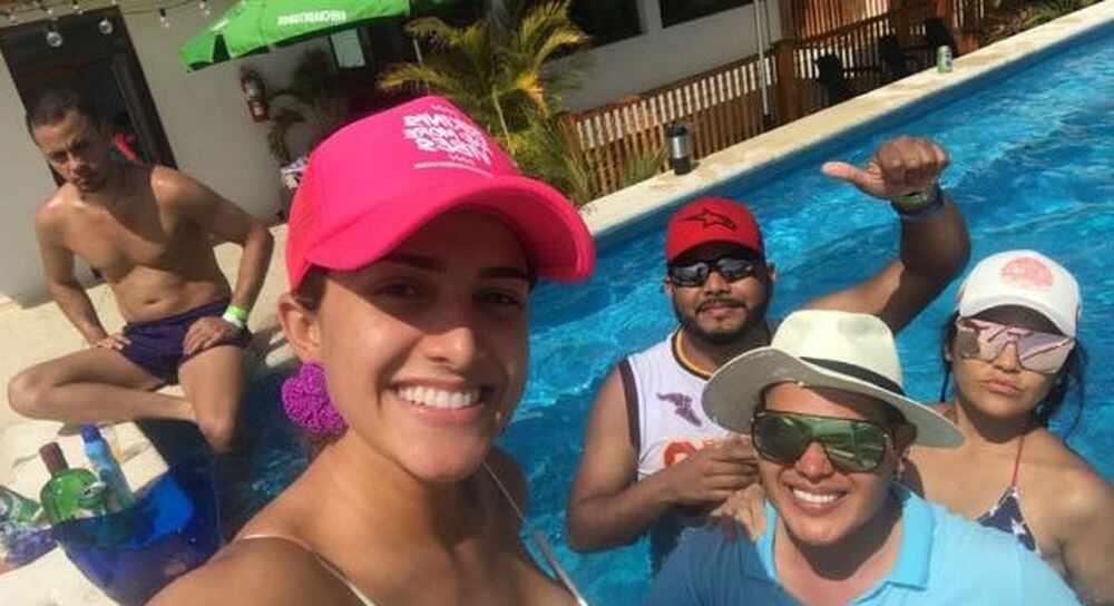 kATLEEN LEVY. Habla de nuevo novio. La honorable pasa carnaval en bikini