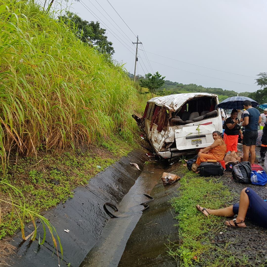 Accidente en bus ruta David Santiago deja una menor muerta y más de 10 heridos