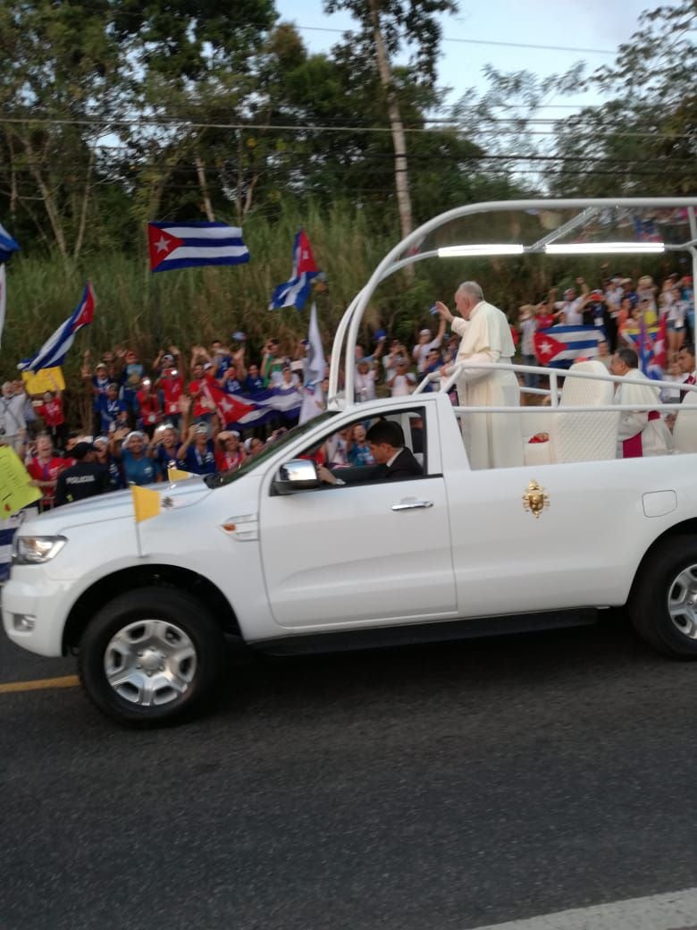 Papa Francisco llega a Panamá y así rompió su protocolo