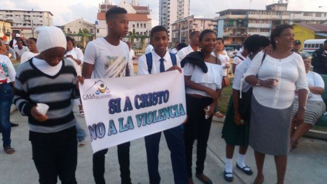 FOTOS| Vigilia por la 'paz' en Colón 