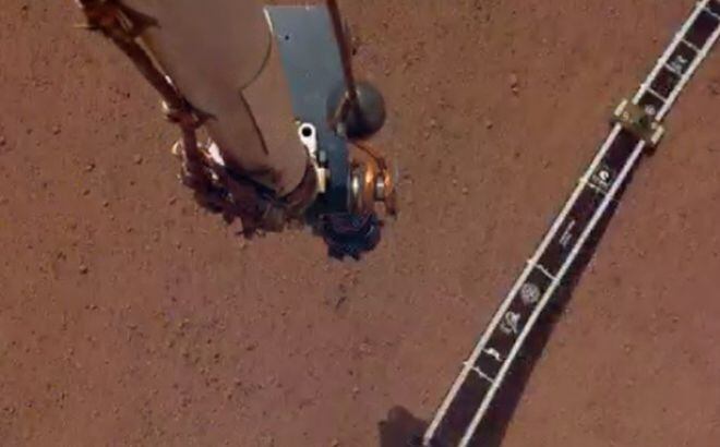 NASA coloca primer sismómetro en superficie de Marte
