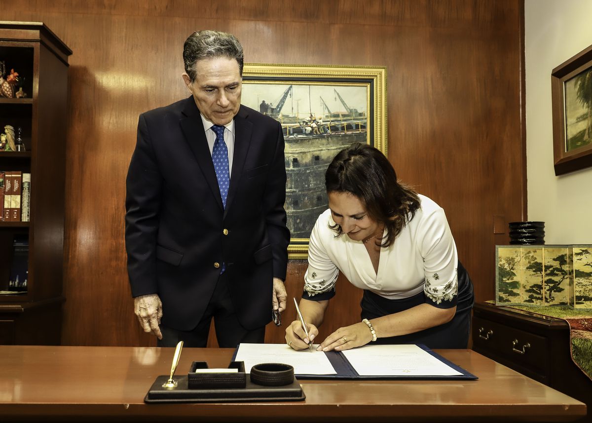 Ilya Espino de Marotta primera mujer subadministradora del Canal de Panamá