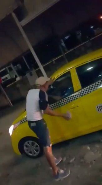 Insólito Sujetos Cobran A Taxistas Que Recogen Pasajeros En Estación Del Metro Uno Se Negó Y 3371