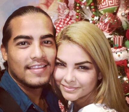 Novio de Anyuri es catalogado de ignorante. Periodista le da docencia | VIDEOS