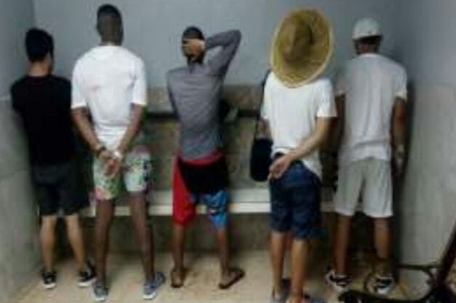 DIOS|LOS PILLAN CON GUARO Libando en vía pública capturan a menores en Don Bosco