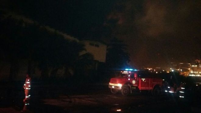 (+VIDEO Y FOTOS) OTRO INCENDIO. En la Zona Libre de Colón 