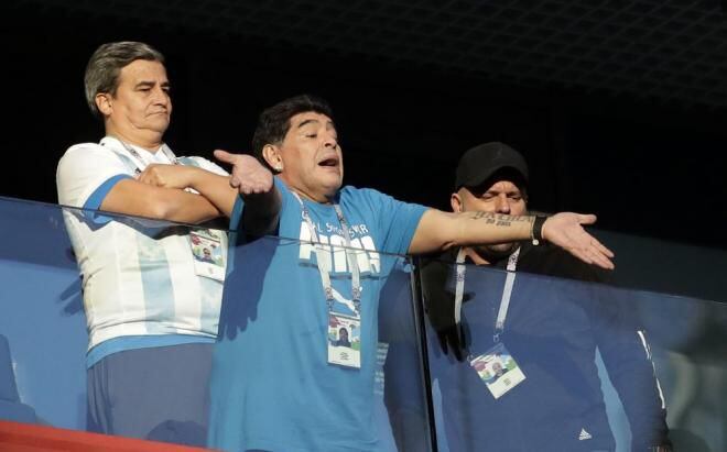FIFA despide a Maradona por mala conducta. Ya no le pagará $14.5 mil 