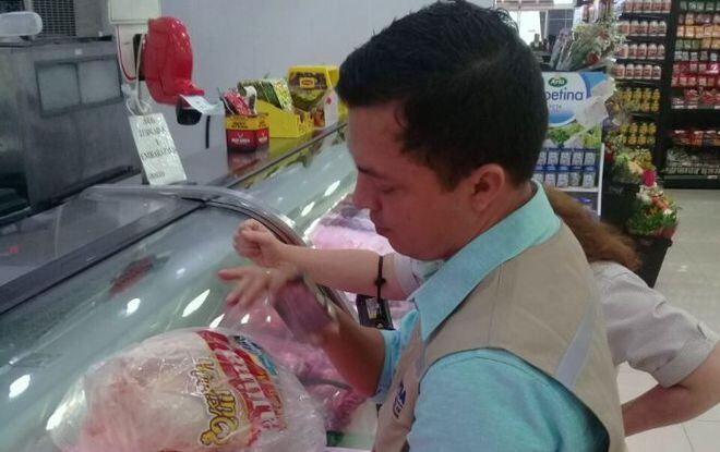 Aupsa detecta pollos importados que se vendían descongelados en Villa Zaita