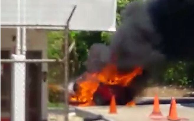 VIDEO| QUÉ ESTÁ PASANDO. Otro vehículo se prendió en una gasolinera en Aguadulce
