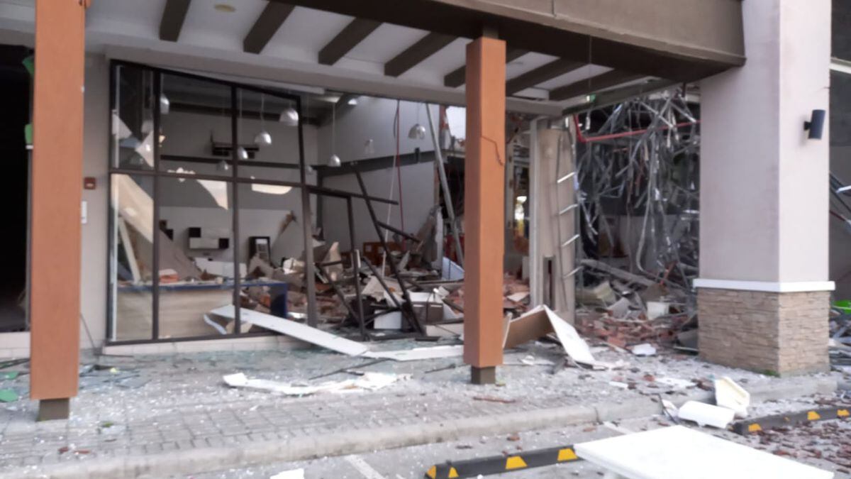 Explosión en centro comercial de Coronado destruye varios locales. Video